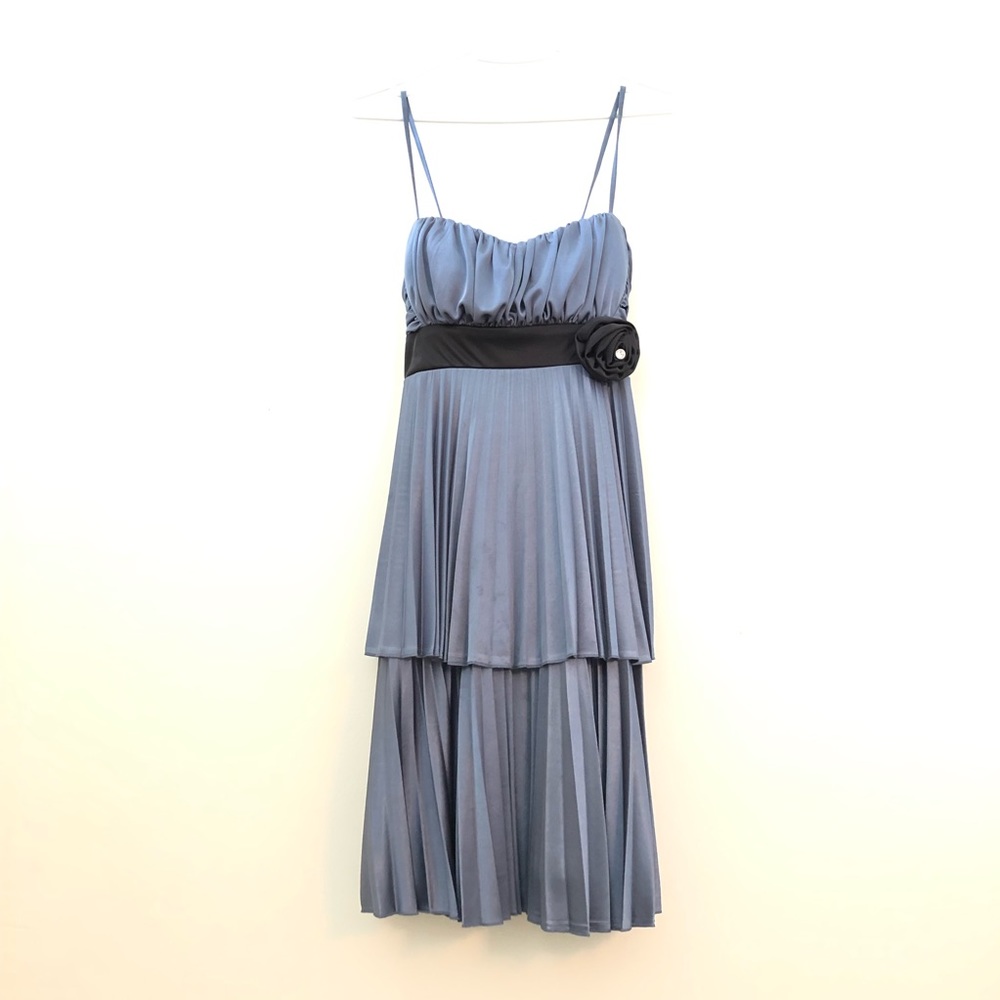 ☀️SALE! Gray flowy flower dress